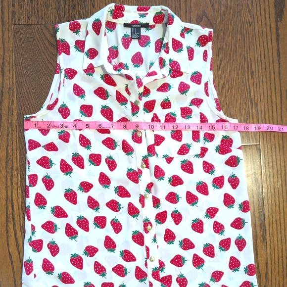 Forever 21 Strawberry Print Top - Picture 4 of 6